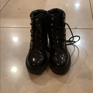 Black 1 inch high boots